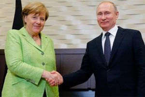 Merkel ve Putin telefonda g&ouml;r&uuml;şt&uuml;