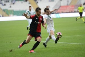 Bursaspor sahasında Gen&ccedil;lerbirliği'ne karşı &uuml;st&uuml;n durumda