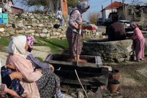 Muğla'da 'Ayak yağcılar' teknolojiye direniyor