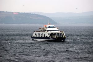 G&ouml;k&ccedil;eada'da feribot seferlerine fırtına engeli