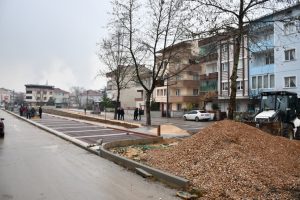 Bursa İneg&ouml;l'de 64 ara&ccedil;lık otoparkın yapımı s&uuml;r&uuml;yor