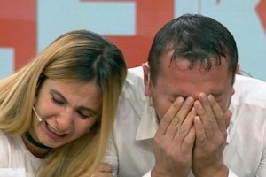 Canlı yayında herkes g&ouml;zyaşlarına boğuldu!