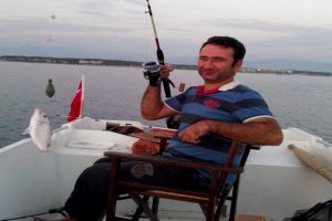 Dalgalar arasında kayboldu