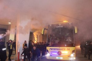 Fenerbah&ccedil;e kafilesinin zor anları