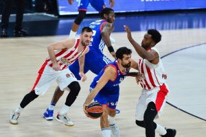 Anadolu Efes &uuml;st &uuml;ste 4. mağlubiyetini aldı