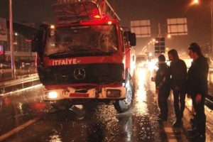 İtfaiye aracı kaza yaptı: 6 yaralı
