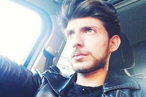 T&uuml;fekle şakalaşırken &ouml;ld&uuml;