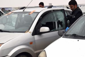 Hastane bah&ccedil;esinde silahlı &ccedil;atışma