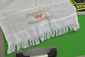 Adil &Ouml;ks&uuml;z'&uuml;n arkadaşının tabutunun &uuml;st&uuml;nde ilgin&ccedil; yazı!