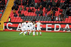 Eskişehir Adana'ya boyun eğdi