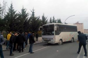 Midib&uuml;s&uuml;n &ccedil;arptığı yaya ağır yaralandı