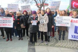 Dikilili kadınlardan taciz protestosu