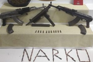 Uyuşturucu operasyonundan cephanelik &ccedil;ıktı