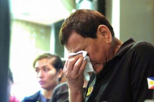 Filipinler devlet başkanı Duterte'nin g&ouml;zyaşları