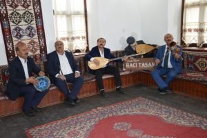 Tarihi okul tarihi k&uuml;lt&uuml;r&uuml; yaşatmaya devam ediyor