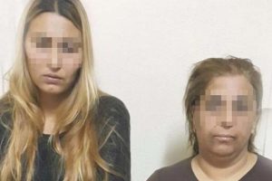 Elektronik kelep&ccedil;eli 2 kadın hırsızlık yaparken yakalandı