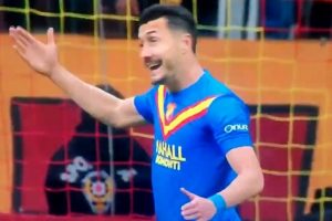 Jahovic, hakemin taklidini yaptı