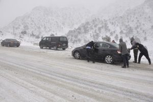 Seydişehir- Antalya Karayolunda trafiğe kar engeli