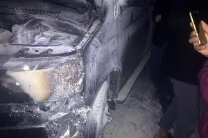 Koltukta başlayan yangın ticari araca sı&ccedil;radı