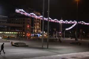 Taksim Meydanı s&uuml;slendi