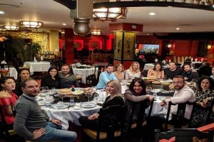 S&uuml;rpriz partiye &uuml;nl&uuml; isimler katıldı