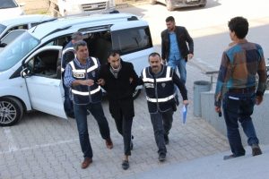 Kızını ve eski eşini &ouml;ld&uuml;ren adama m&uuml;ebbet