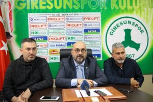 "Ayrılacak oyuncular da var, gelecekler de"