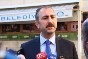 Adalet Bakanı G&uuml;l: "Biz Zarrab'ı değil, T&uuml;rkiye'nin menfaatini koruyoruz"