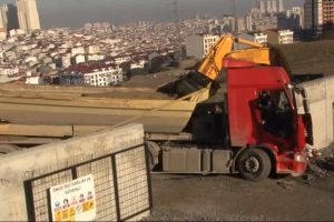 Hafriyat kamyonunda can pazarı yaşandı!
