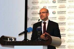 Şimşek: Yapay zeka d&ouml;n&uuml;ş&uuml;m&uuml;n&uuml; yakalamalıyız