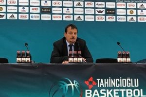 Ataman oyuncularına sert &ccedil;ıktı!