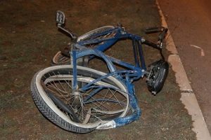 Otomobil bisiklete &ccedil;arptı: 1 &ouml;l&uuml;, 1 yaralı