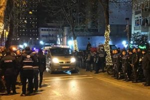 Şehrin g&ouml;beği karıştı! B&uuml;y&uuml;kşehir ile il&ccedil;e belediyesi zabıtaları...