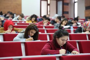 &Uuml;niversite adaylarına YKS tatbikatı