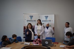 Bursa'da &ouml;ğrencilerden mutfağın ustalarına teşekk&uuml;r