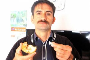 Marketten aldığı ekmekten mermer &ccedil;ıktı