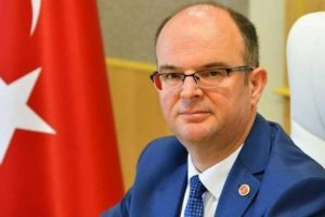 Rekt&ouml;r&uuml;n dekan eşi g&ouml;revden alındı
