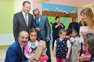 Bursa Mudanyalı miniklerin yeni yıl hediyesi Başkan T&uuml;rkyılmaz'dan