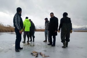 Van'da 'Eskimo' usul&uuml; balık avı