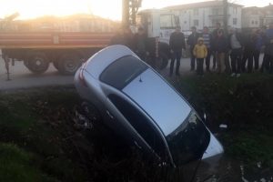 Otomobil su kanalına u&ccedil;tu