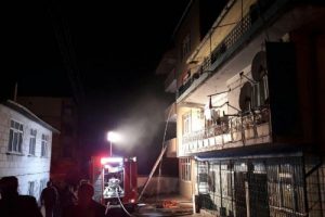 Yangın paniği: 1 kişi yaralandı, 5 kişi dumandan etkilendi