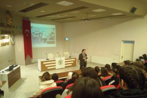 Lise &ouml;ğrencilerine uyuşturucu semineri