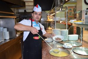 Bu &ccedil;orba tam 15 saatte pişiyor