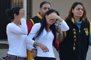 Adana'da hırsızlar su&ccedil;&uuml;st&uuml; yakalandı