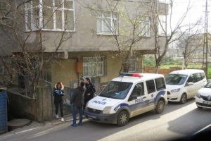 İstanbul'da bir evde 2 kişi &ouml;l&uuml; bulundu