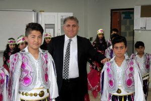 Bursa'da Suriyeli &ccedil;ocuklardan, d&uuml;nya &ccedil;ocuklarına &ouml;zel g&ouml;steri