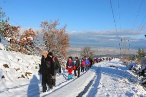 Bursa'da karlı dağlarda 16 kilometre y&uuml;r&uuml;d&uuml;ler