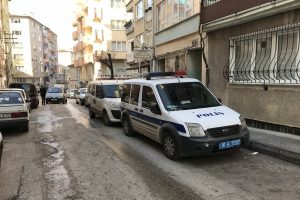 Bursa'da &ouml;nce ara&ccedil;ları tekmelediler, sonra pompalıyla ateş ettiler