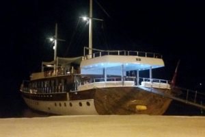 Yunan adasında T&uuml;rk tur teknesine saldırı iddiası