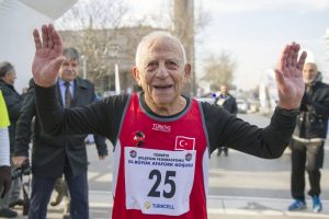 Kahraman Dede koşuya damga vurdu